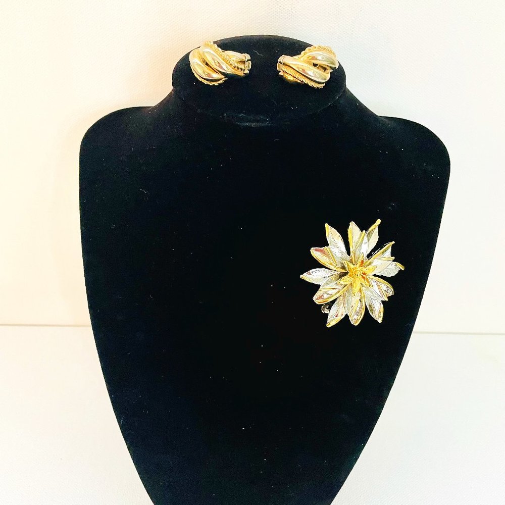 Vintage 2 toned flower brooch and gold twist clip on earrings